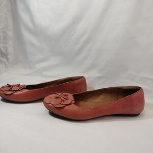 Clarks Artisan Peachy Leather Flats